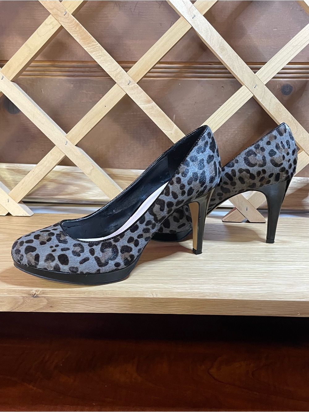 Vince Camuto Leopard Print 3.5”Classic Stiletto / “Pony Hair “ Sz 8M